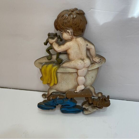 VINTAGE 1975 BATHROOM DECOR SEXTON BOY WITH FROG IN BATHTUB - Picture 1 of 6